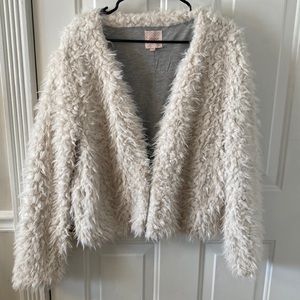 women’s soft white zip up jacket with pockets, soft gray lined interior